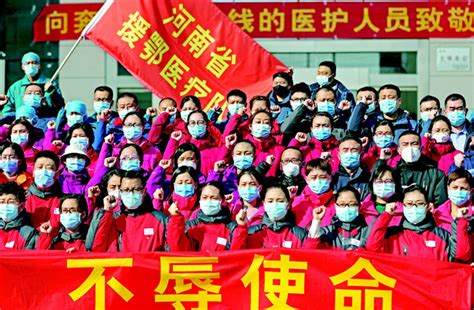 郑州人爱心热血战“疫” 坐在小马扎上排队献血-大河新闻