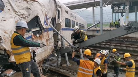 贵广线榕江站D2809次列车撞上泥石流脱线事故救援现场直击_腾讯视频