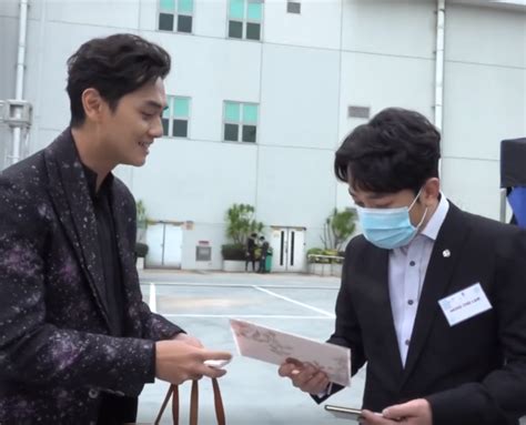 TVB2022年节目巡礼：明星们的打扮有点土，但采访环节是真敢讲
