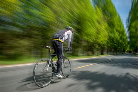 骑自行车的亲子人物 - 免费可商用图片 - cc0.cn