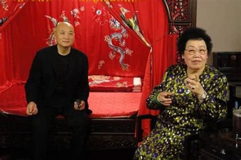 迟重瑞娶大自己11岁老婆陈丽华，一生无子，28年过去过得怎么样了__财经头条