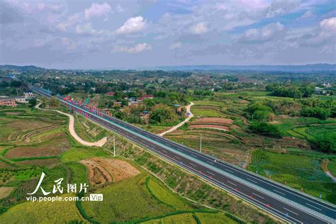 四川泸州：乡村旅游公路通车-人民图片网