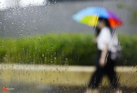 【让爱漫步在雨中摄影图片】重庆川外人像摄影_良子_太平洋电脑网摄影部落