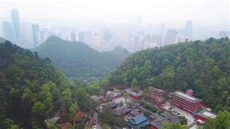 航拍贵州贵阳“黔灵山公园”_腾讯视频