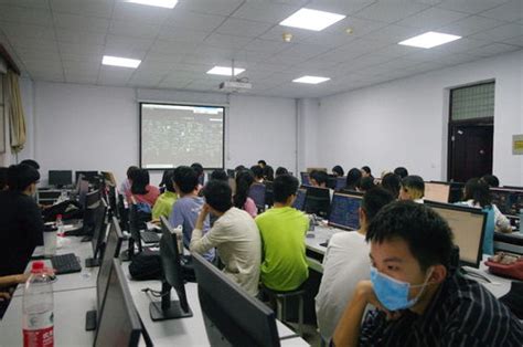 河南师范大学计算机与信息工程学院举行虚拟仿真实验教学培训