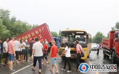 安福S228省道甘洛乡路段发生三车相撞事故 4人受伤_吉安新闻网