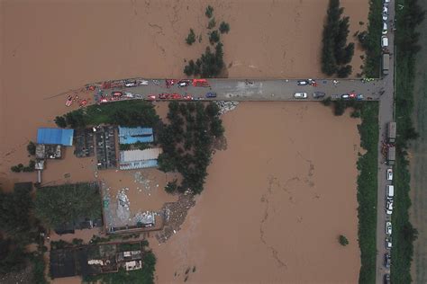 现场直击 | 洪水过后，通江县城全面清淤排涝|洪水_新浪新闻