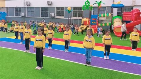 幼儿园六一儿童节舞蹈表演《幼儿时装走秀》