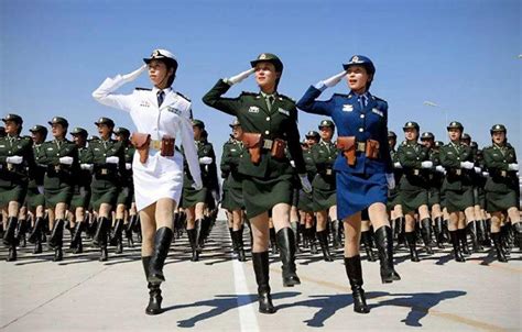 穿上丝袜的俄罗斯女兵_丝袜美女_中国丝袜网