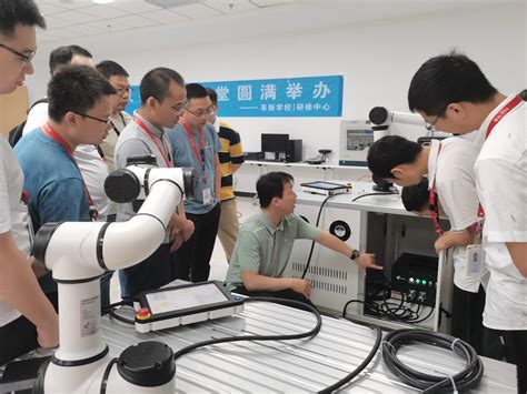 我校教师为武汉华星光电技术有限公司进行员工培训-长江工程职业技术学院