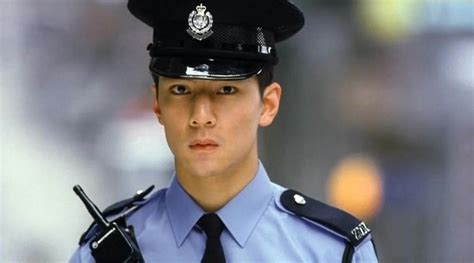 新警察故事：吴彦祖戏耍成龙，兄弟一个个死去，竟下跪求饶