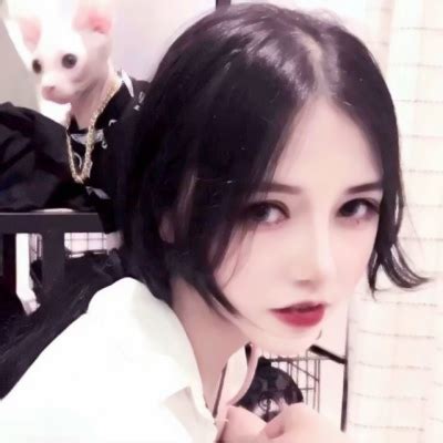 浓妆女生非主流头像