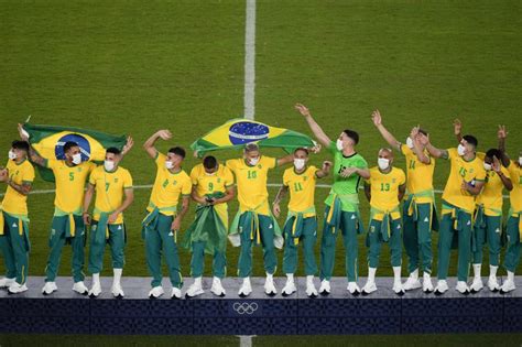 巴西奥运男足拒穿匹克领奖服，匹克：不能享受荣光却不守规则__财经头条