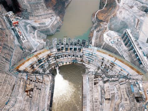 中国最大私营水电站的悲哀史：花200亿建造，9年后只值27亿__财经头条