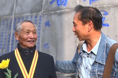 跟随照片，重回两位抗战老兵的高光时刻_深圳国防教育网