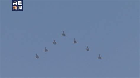 迪拜航展迎来中国空军“八一飞行表演队”|空军|八一飞行表演队|飞行表演队_新浪新闻