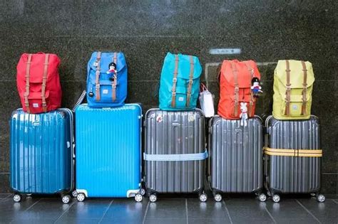 可以带上飞机的行李箱尺寸 尺寸超过了是放不下的你只能选