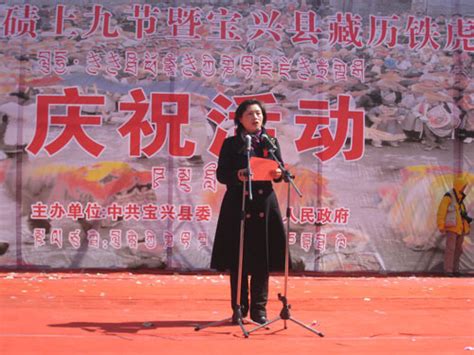 四川宝兴硗碛藏乡牧民与牦牛上演“别样舞会”-新闻中心-南海网