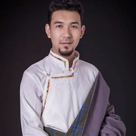 欧巴阿扎西图片