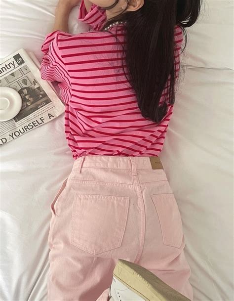 粉色卫衣配什么颜色裤子 粉色的卫裤配什么色的上衣(3)_配图网
