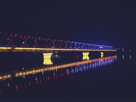 夜襄阳：百变的长虹大桥让人如痴如醉