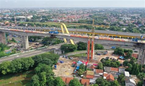 雅万高铁最后一批5500吨钢轨发往印度尼西亚_京报网