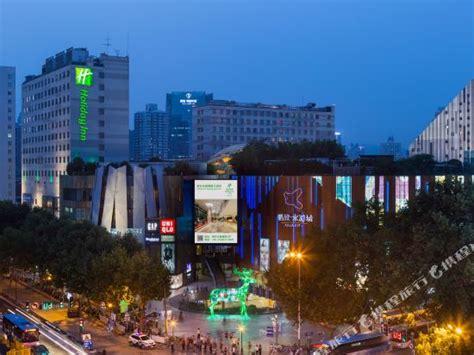 2023虹悦城购物,和水游城很像，中间有音乐喷... 【去哪儿攻略】