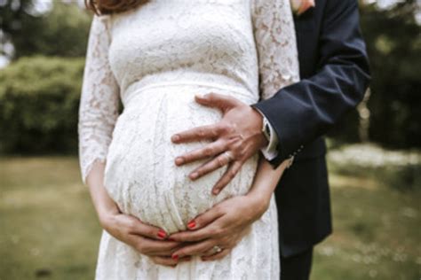 孕妇新娘摄影高清图片 - 爱图网设计图片素材下载