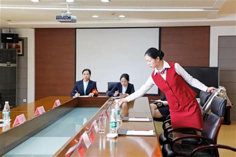 会议接待之倒水礼仪-行业资讯-三牛文化（贵州）分公司