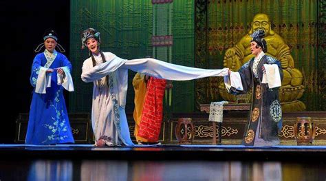 北方昆曲剧院在天桥剧场演出经典昆曲剧目“西厢记”