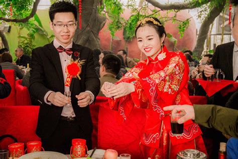 婚礼敬酒说什么 2021最新婚宴新人敬酒词 - 中国婚博会官网