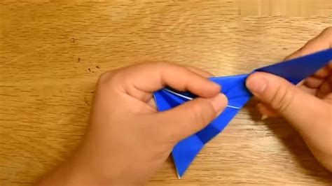 一张正方形折纸如何叠飞得又远又稳的经典飞镖型纸飞机，简单详细折法教程_腾讯视频