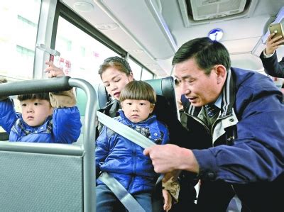 武汉292路高速公交时速70公里 半数乘客拒系安全带_手机新浪网