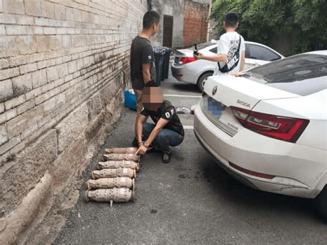 两外地男流窜重庆作案 4天偷6个汽车消声器_璧山