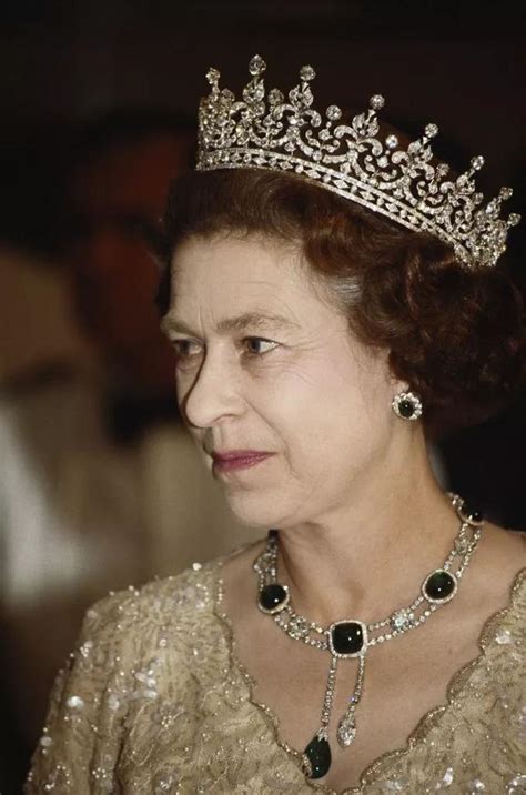 数万件珠宝的英国皇室，你以为有了钻石就够了吗？|腕表之家-珠宝