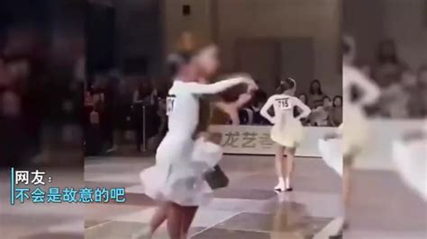 深圳儿童拉丁舞比赛，绿衣女孩两次干扰使坏，太没素质了|深圳儿童_新浪新闻