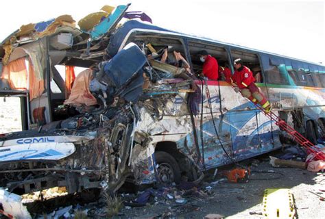 秘鲁公交车与客车相撞至少14人死亡(图) 第一商用车网 cvworld.cn