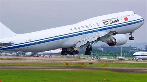 四川航空空客333飞机雨中震撼降落，南航波音777吹水起飞，好好玩_高清1080P在线观看平台_腾讯视频