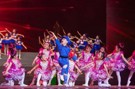 中国教育在线：特别的爱给特别的你 温州大学童欣儿童剧团举行六一节大型儿童剧公演-温州大学