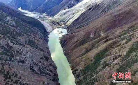 金沙江堰塞湖蓄水超1亿立方米 西藏投入万人救援_荔枝网新闻