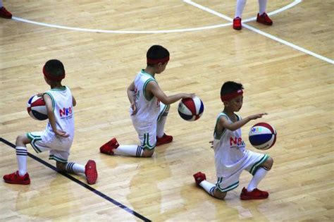 萌翻天！重庆市第二届幼儿园篮球赛总决赛举行_新浪重庆_新浪网