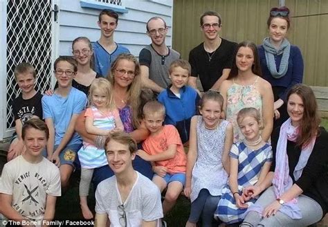 澳洲生孩子福利太好了！难怪澳洲夫妻生了16个，成澳洲最大家庭！_妈妈