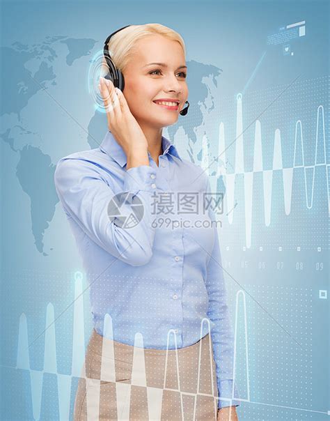 商业,技术呼叫中心友好的女帮助热线运营商与耳机高清图片下载-正版图片300818023-摄图网