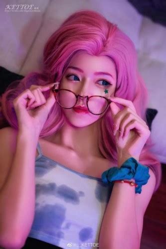 欧洲丰满性感美女萨赫勒?罗萨私房写真