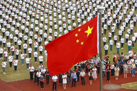 四川省庆祝中华人民共和国成立70周年升国旗仪式在成都市天府广场隆重举行 - 川观新闻