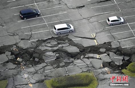 直击日本九州7.3级地震 路面遭强震后开裂-新闻中心-温州网
