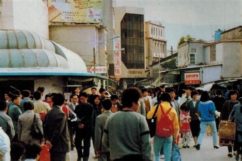 80年代的购物天堂深圳中英街 挤满了全国各地的游客|中英街|沙头角|深圳_新浪新闻