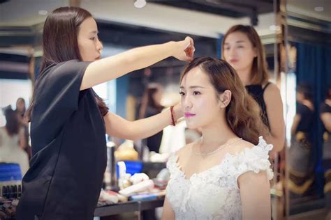彩妆培训：化个妆你就是最亮眼的美人儿 - 广州慧亚互联网科技有限公司