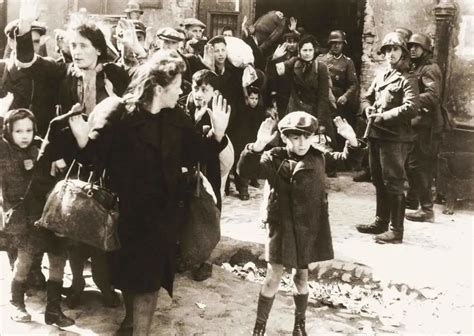 乌克兰纳粹大屠杀照片曝光 数千个万人坑惨绝人寰(组图)|犹太人|屠杀_凤凰资讯