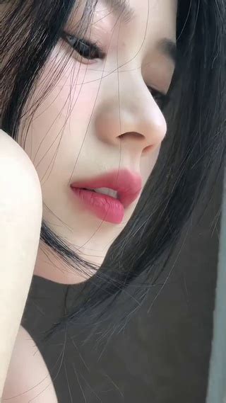 半裸小姐姐壁纸图片